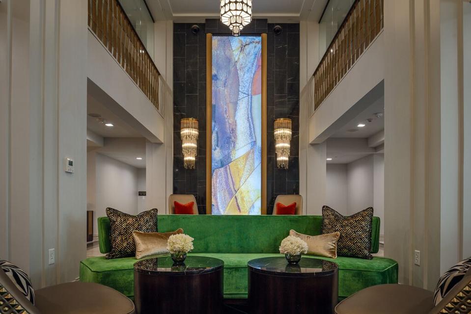 Featured image of post Contemporary Art Deco Artists / Ornament that is geometric or stylized from representational forms;