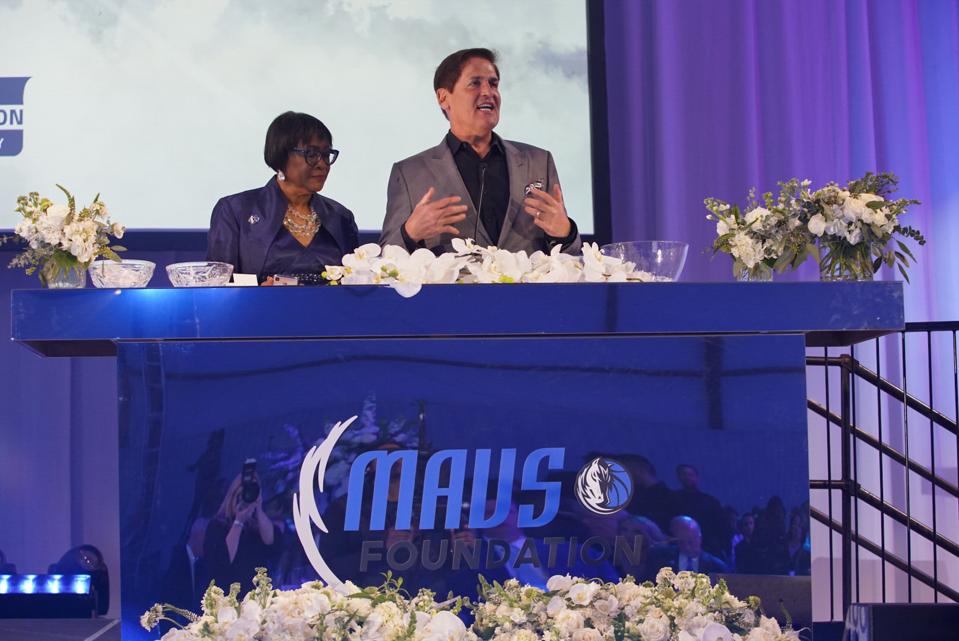 Dallas Mavericks Raise 1 1 Million For Charity At Fifth Annual