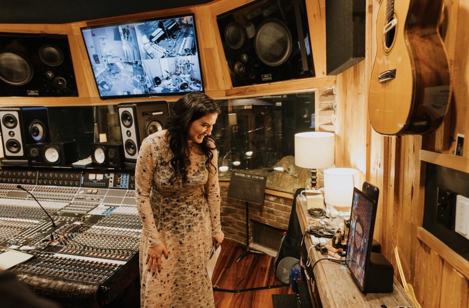 Candi Carpenter produced ″Little Sparrow,″ a Dolly Parton cover, using Facebook Portal