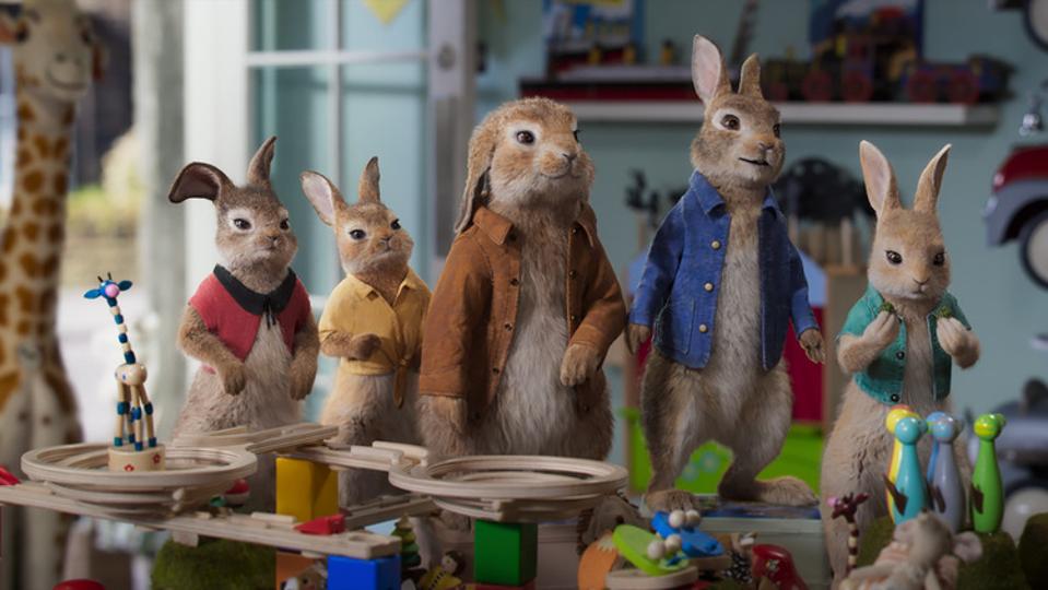 Mopsy (Elizabeth Debicki), Flopsy (Margot Robbie),  Benjamin (Colin Moody), Peter Rabbit (James Corden) and Cottontail (Aimee Horneg) in Columbia Pictures' PETER RABBIT 2: THE RUNAWY.