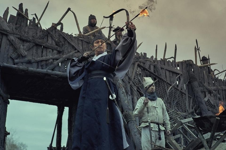 Netflix’s ‘Kingdom’ Season 2 Outdoes ‘The Walking Dead’ Once Again