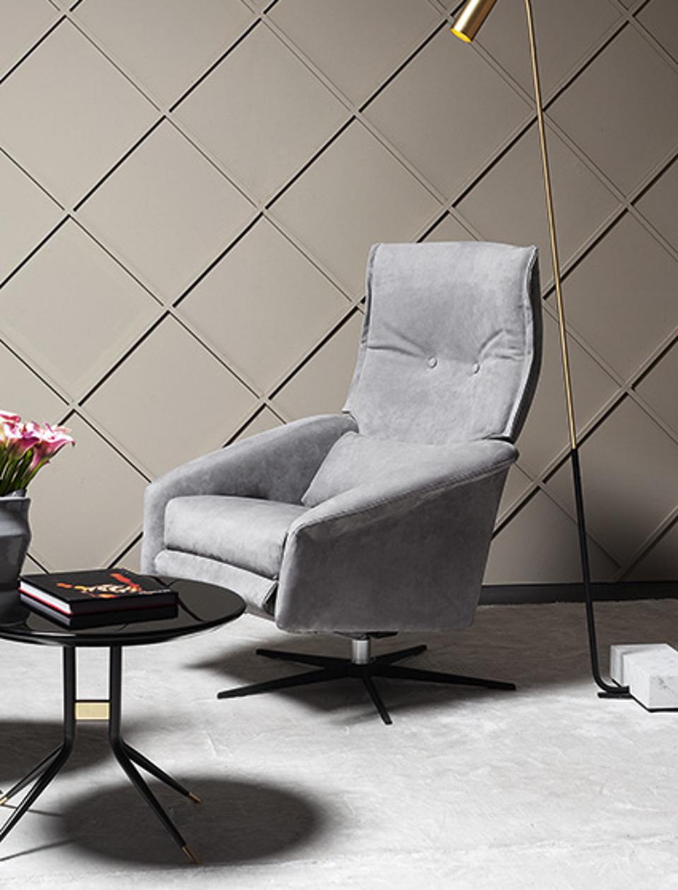 VIBIEFFE Dream Chair is build with motors so you can adjust backrest, seat and footrest.