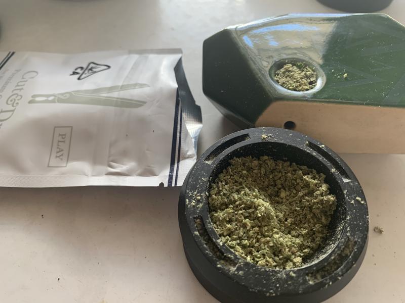 Cut & Dry Platinum Bubba Kush Aka: Play Charms My Palate