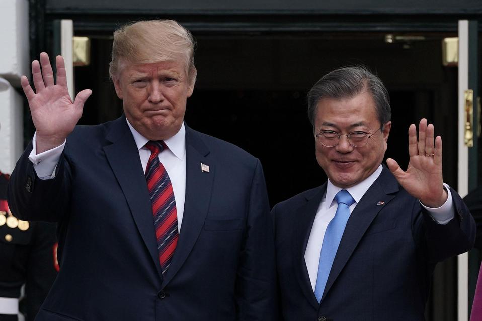 U.S. President Donald Trump welcomes South Korean President Moon Jae-in.