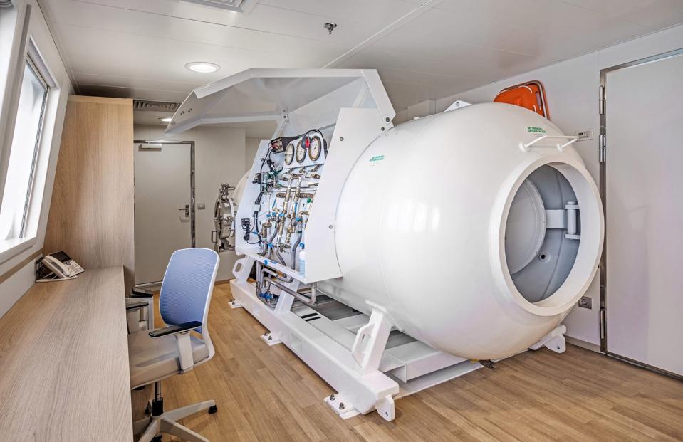 Superyacht support vessel HODOR hyperbaric oxygen chamber
