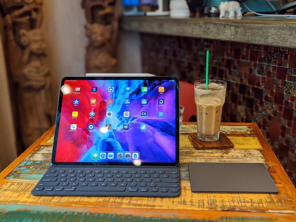 the iPad Pro 2020 with Apple’s “Smart Keyboard” case and “Magic Trackpad 2”