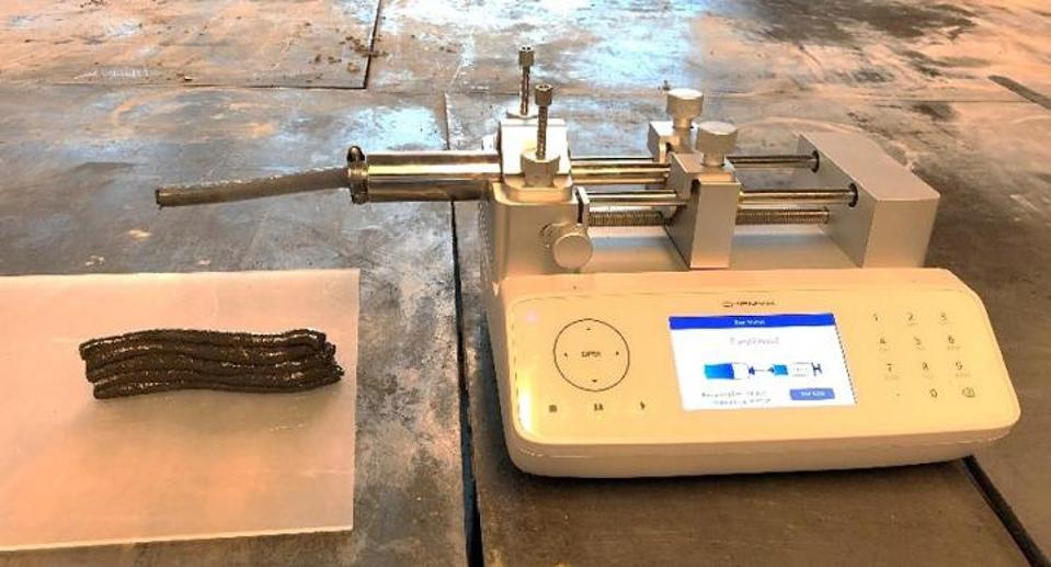 Device for printing 3D samples.