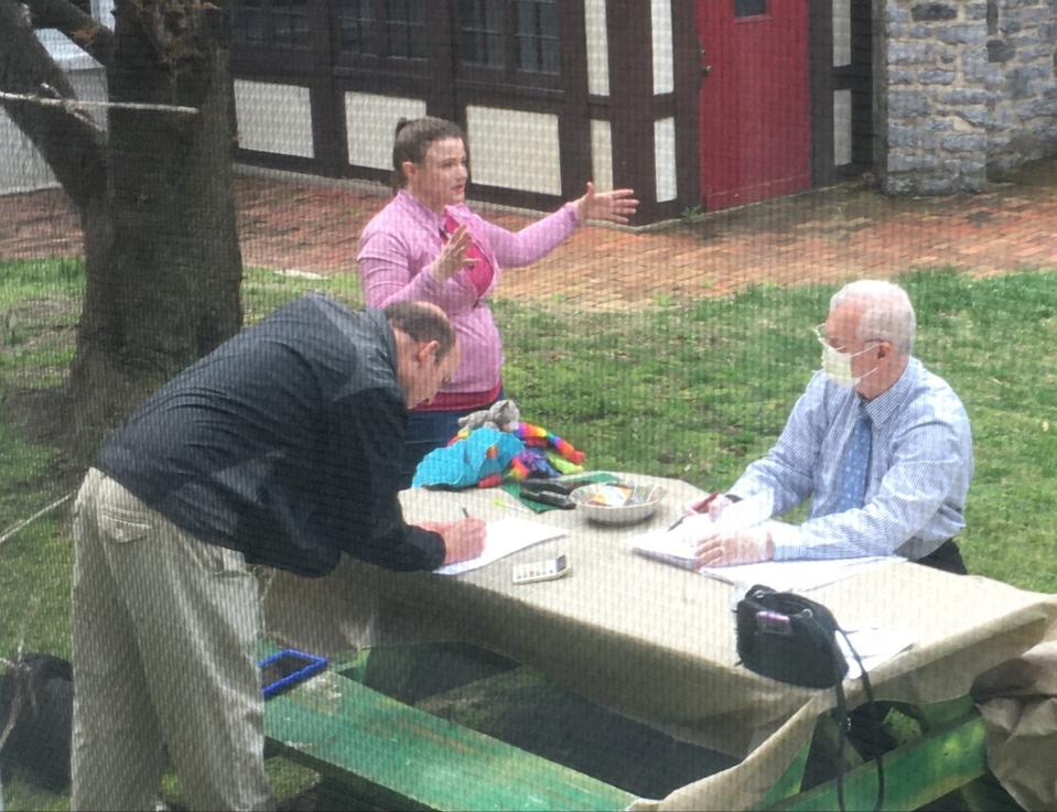 Mortgage title closing held outdoors