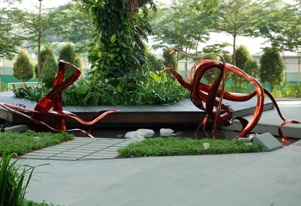 The sculpture SARS Inhibited (2006) stands in the center of the science city Biopolis in Singapore.