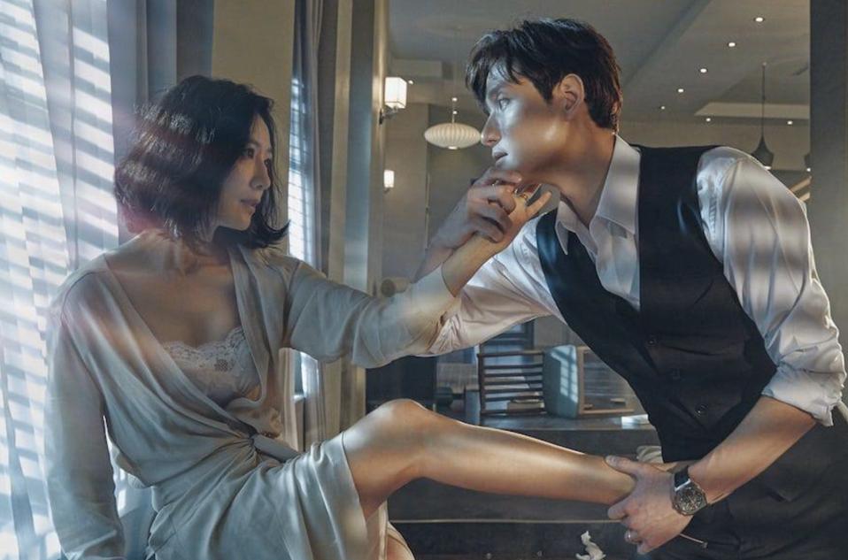 Kim Hee-ae and Park Hae-joon play husband and wife in 'World of the Married.'