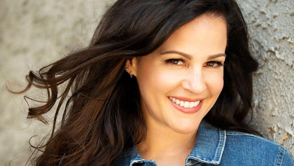 Headshot of Nutritionist Julieanna Hever