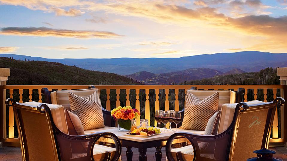 17 Stunning Hotel Zoom Backgrounds