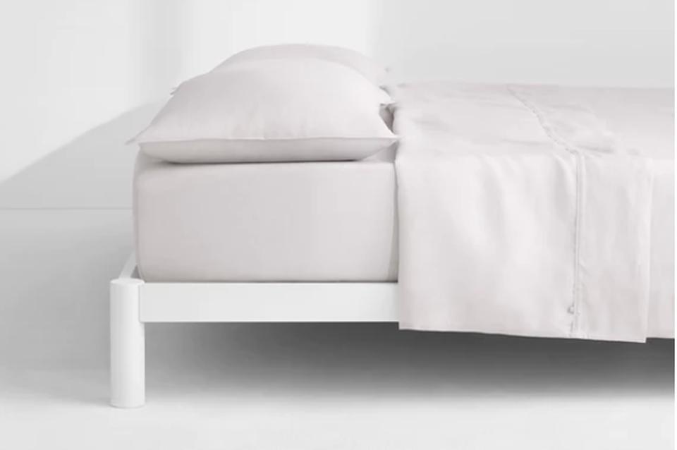 How To Buy The Right Bed Sheets Sateen Vs Percale Vs Linen