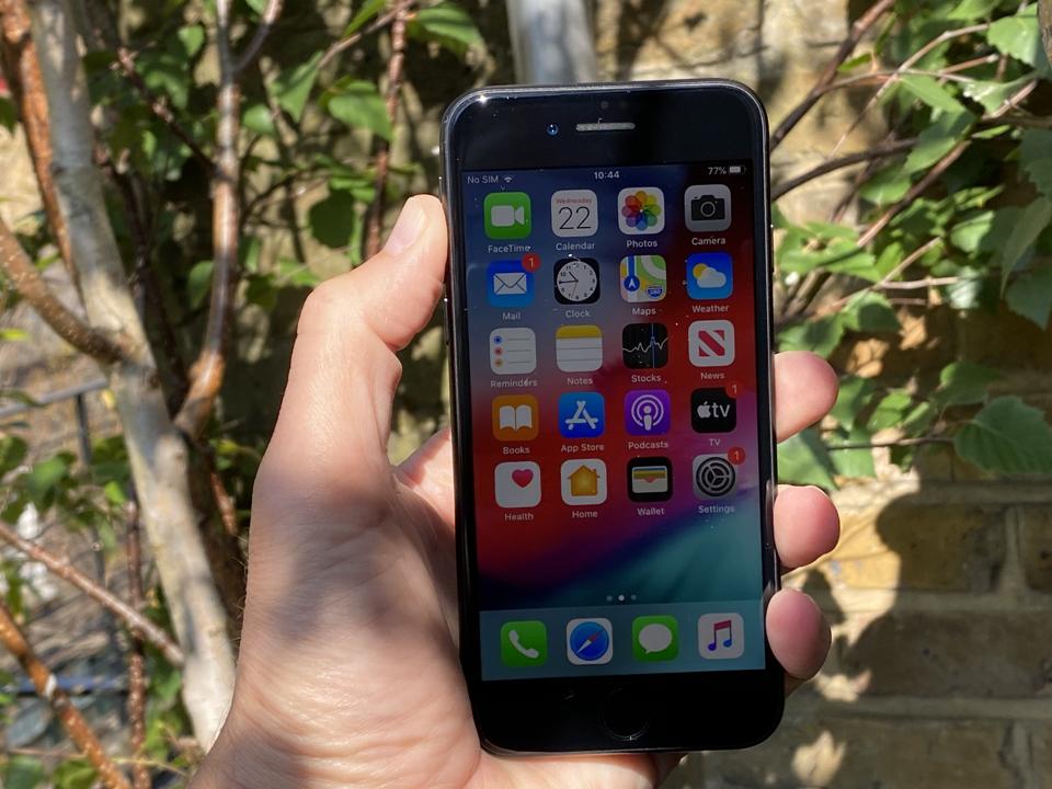 Apple iPhone SE 2020 First Review: Speedy Performance, Outstanding Value