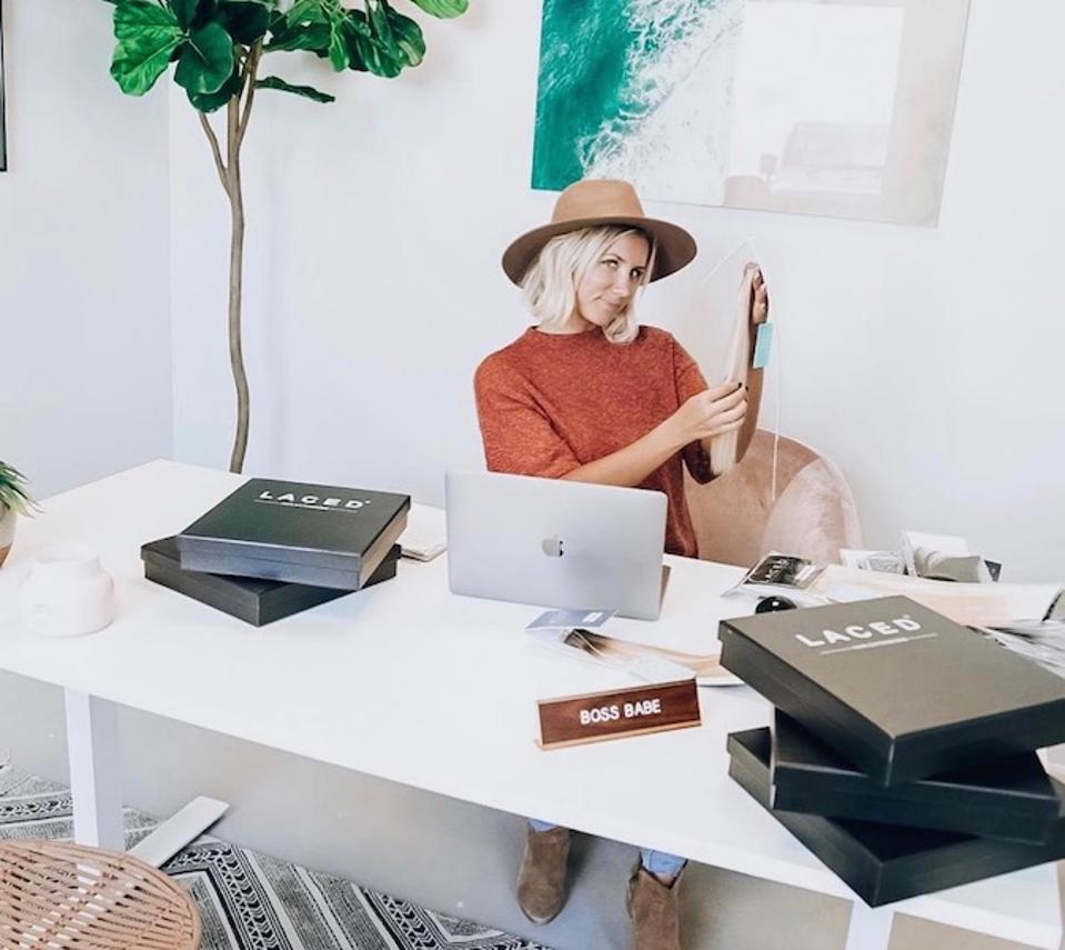 Celebrities Influencers And Entrepreneurs Share Their Zoom Backgrounds