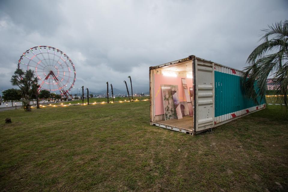 Moving Gallery by Project ArtBeat, Gvantsa Jishkariani, SAVANNA SAVAGE, 2017