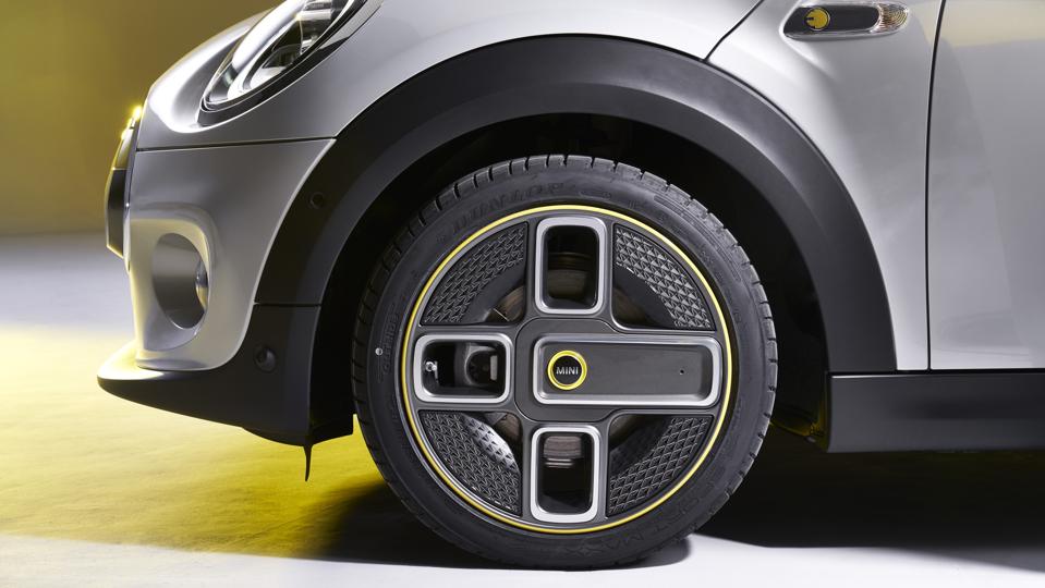 The Mini Cooper SE's wheel design is (sorry Mini), a bit odd.