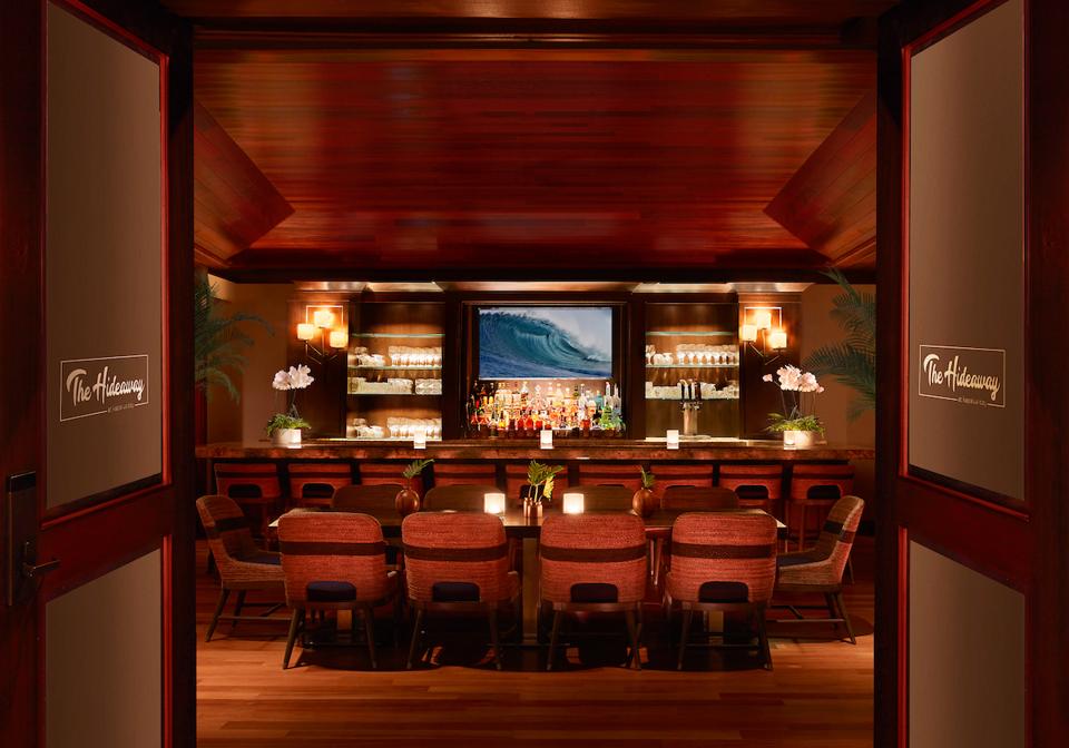 Luxury hawaii hotel montage