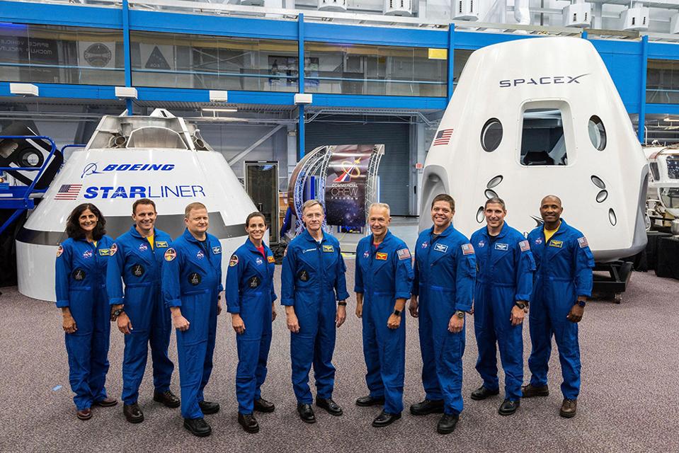 astronauts-and-capsules-NASA