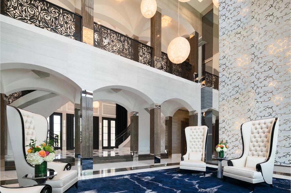 Outrageous Florida Mansion Has 250 000 Gallon Saltwater Pool Inspired By The Wynn Las Vegas