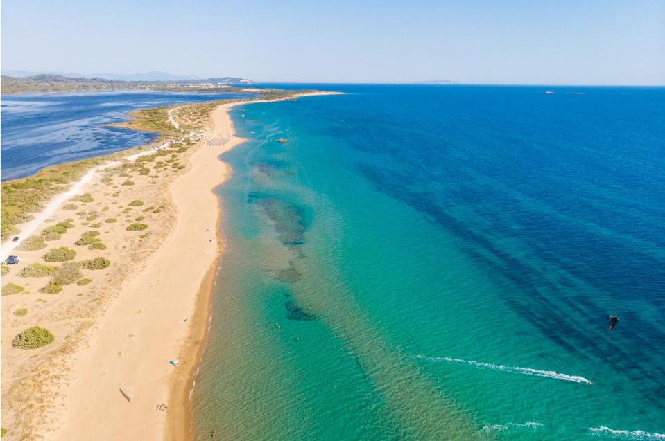 Красив дълъг плаж след коронавирус, Корфу, Гърция