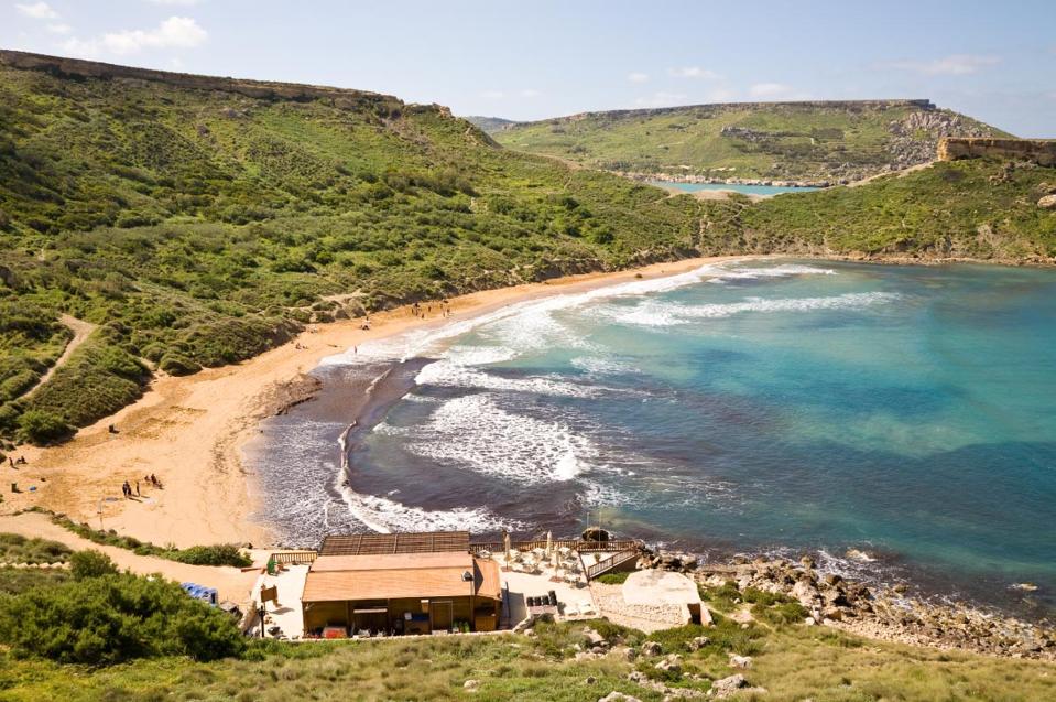 Дълъг красив плаж след коронавирус, Малта