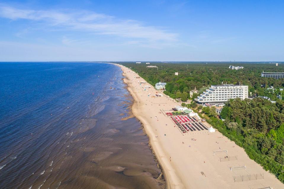 Дълъг пясъчен плаж след коронавирус, Латвия