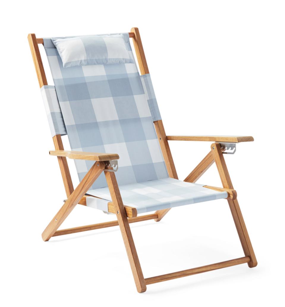 Featured image of post Beach Chair Drawing Simple 2 from the middle of the rectangle draw one vertical and one horizontal line equally dividing the shape