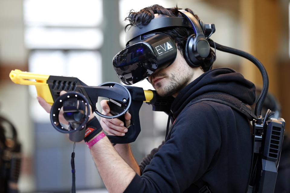 Virtuality Paris 2019 At The 104 VR headset and gun gaming