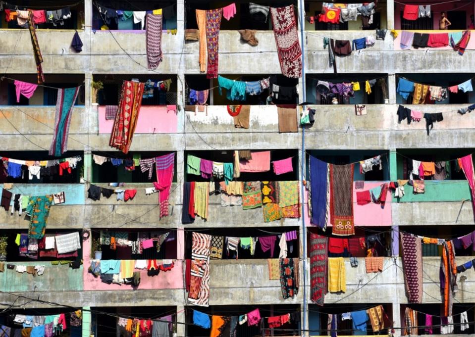 Người lao động ban ngày sống trong các khu nhỏ trong khu vực cách ly.