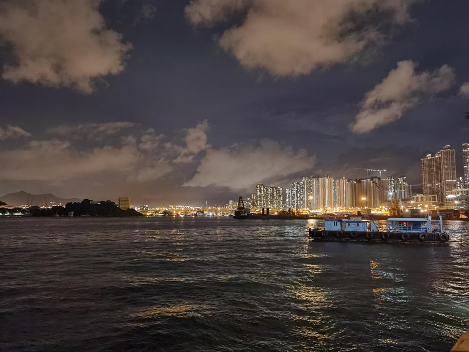 Uma foto noturna capturada pelo P40 Pro Plus.