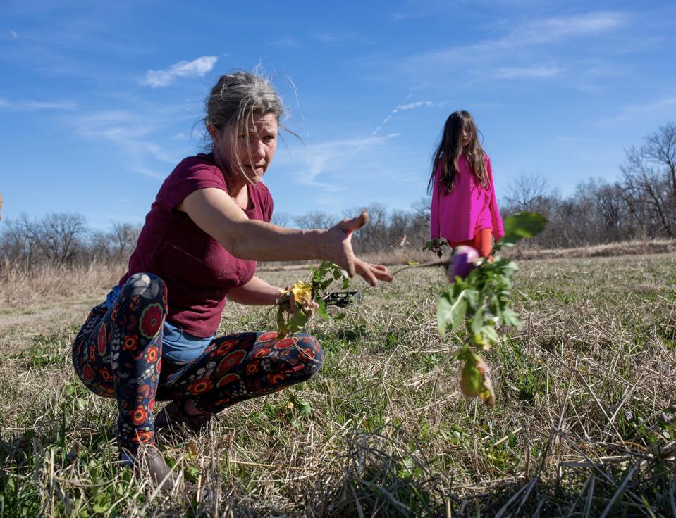 women throwing turnip