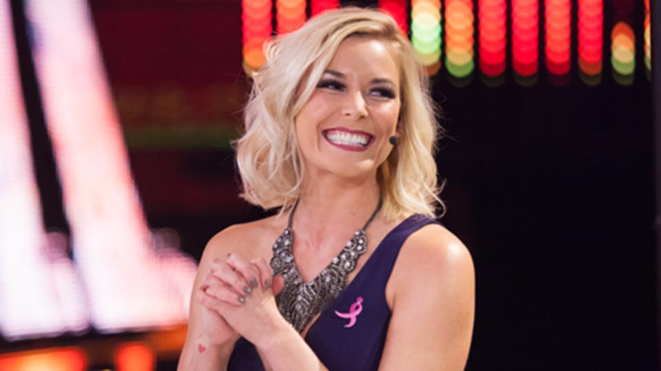 Renee Young a confirmé qu'elle avait été testée positive pour COVID la semaine dernière.