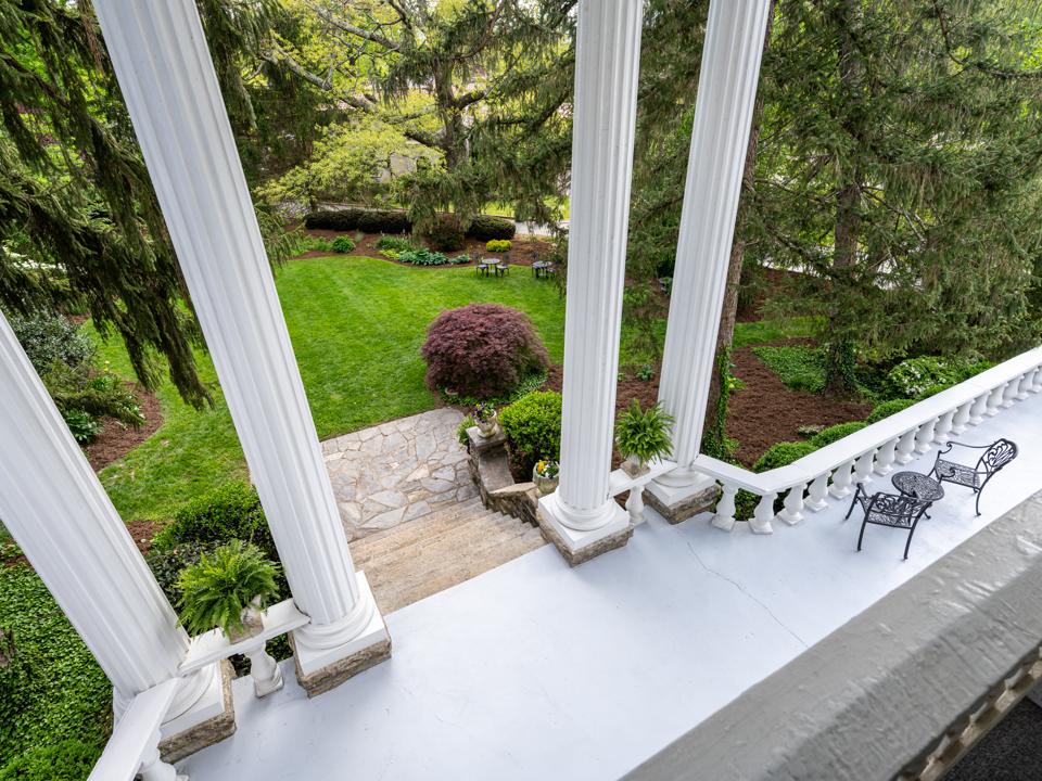 Albermarle Inn, Asheville, North Carolina, Bed & Breakfast, residence, luxury real estate, courtyard view