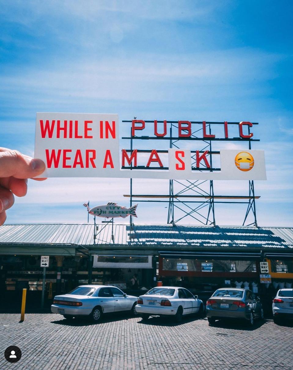 Pike Place Market sign ″While in Public Wear a Mask″