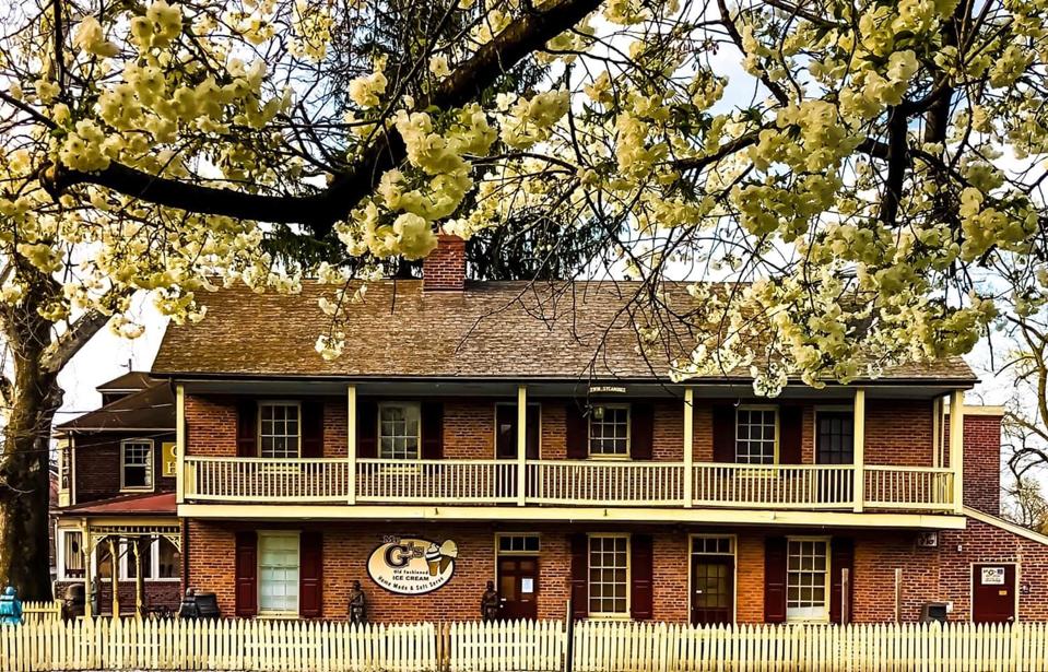 8 Great Places To Eat, Explore, And Stay In Gettysburg, Pennsylvania 8 Great Places To Eat, Explore, And Stay In Gettysburg, Pennsylvania