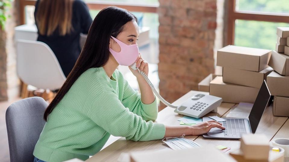 businesswoman-on-phone