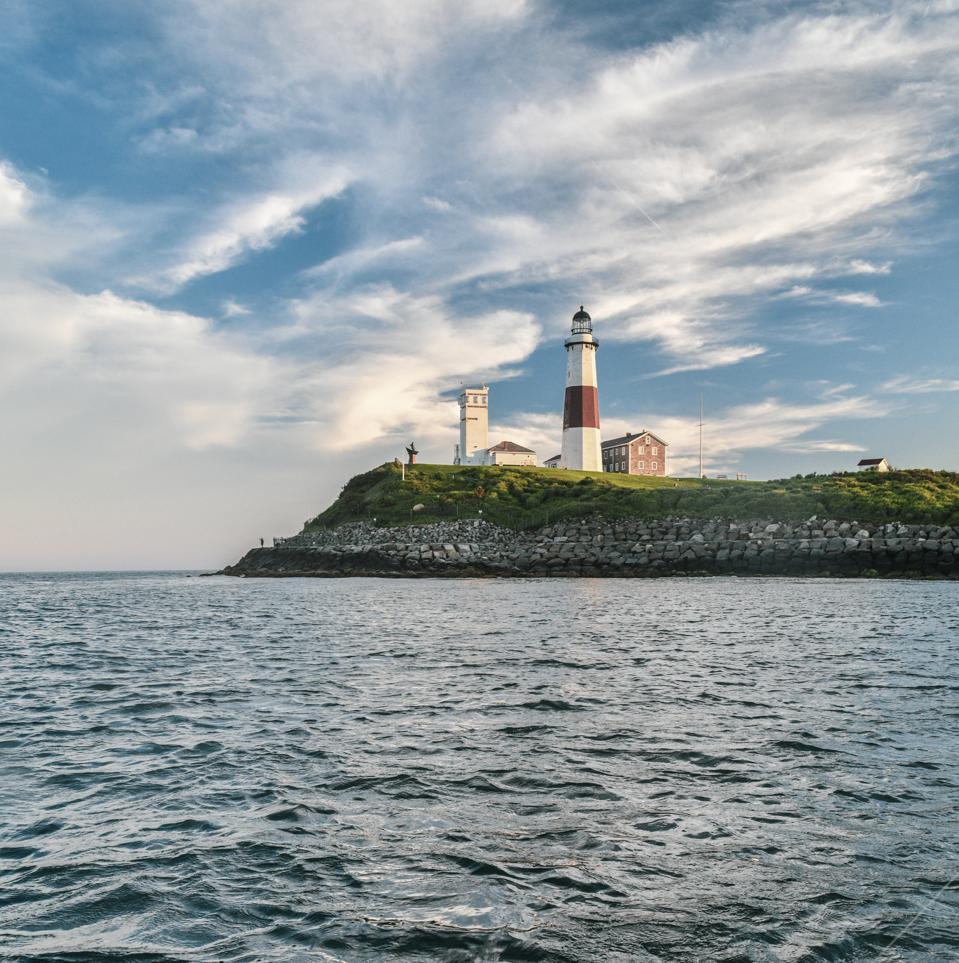 Premier FlyFishing Captain Paul Dixon Hauls The Billionaires To The