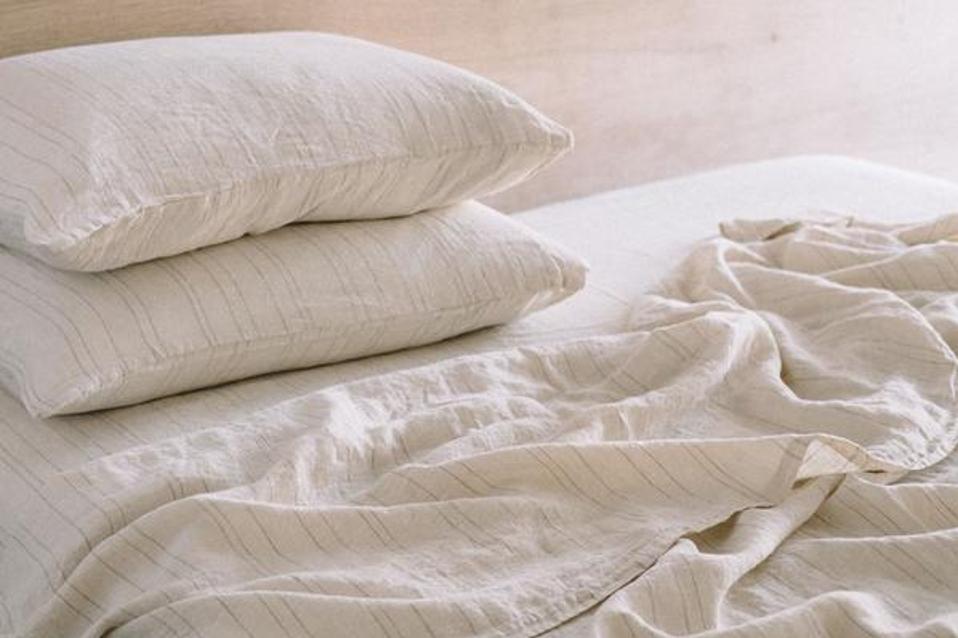 16 Great Linen Sheet Sets And Breezy Bedding Pieces - Flax Linen Bedding Manufacturers In India 16 Great Linen Sheet Sets And Breezy Bedding Pieces - Flax Linen Bedding Manufacturers In India
