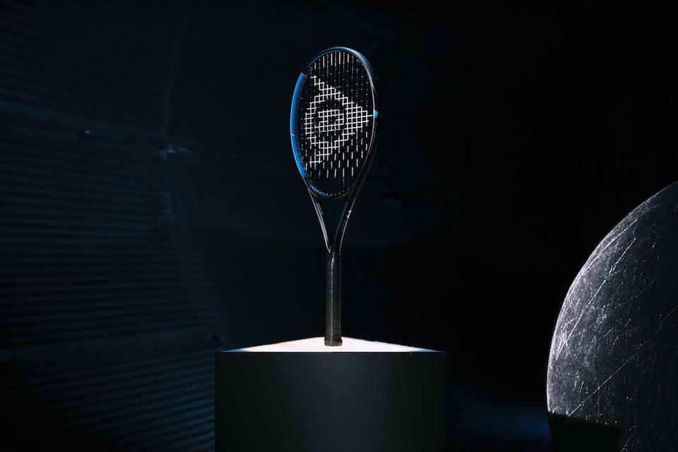Raquettes De Tennis Dunlop Swing M7 Et Wilson n Code Avec Étuis Raquettes De Tennis Dunlop Swing M7 Et Wilson n Code Avec Étuis