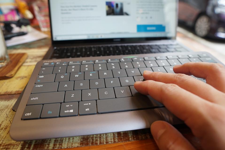 The Real ‘Magic’ Keyboard Entire Typing Surface Is Also The Trackpad