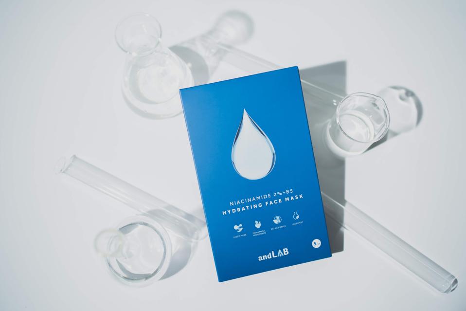 6Instantly quenches dehydrated skin. Simple ingredients x Maximum results.