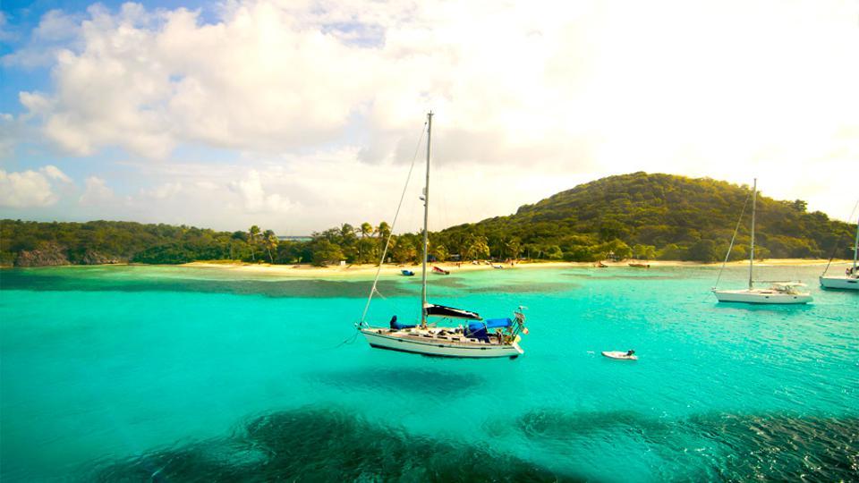 Sailing-Stream.fr ⚓ Rencontrez l'homme qui fait vivre la voile traditionnelle des Caraïbes à la Grenade ⚓ Voile avisée