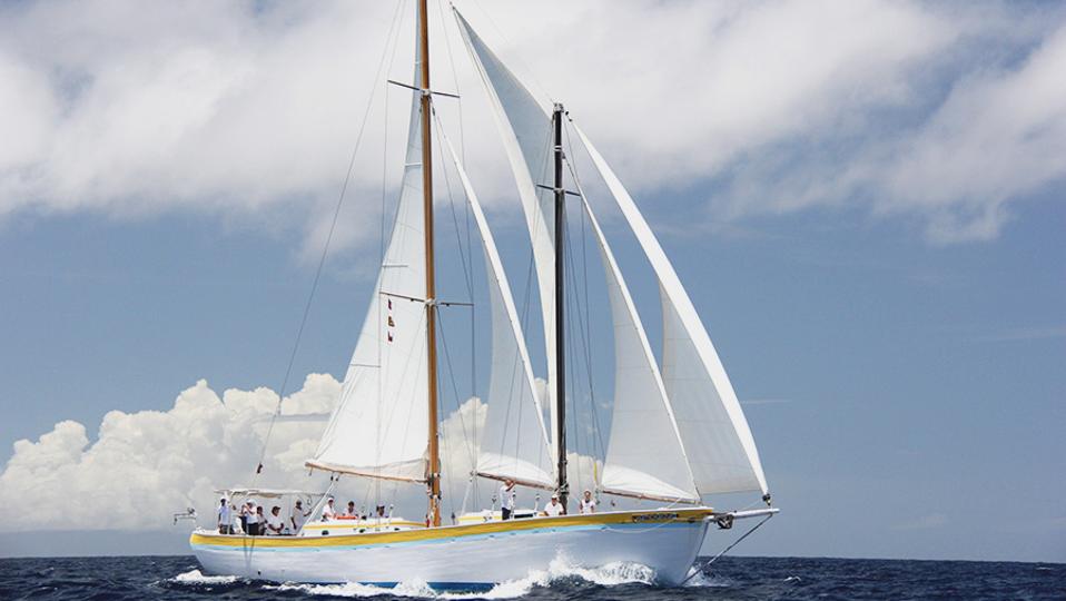 Sailing-Stream.fr ⚓ Rencontrez l'homme qui fait vivre la voile traditionnelle des Caraïbes à la Grenade ⚓ Jambalaya