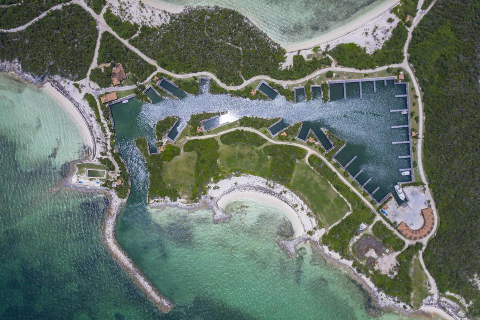 Montage Cay features a 46-slip marina that can accommodate vessels up to 110 feet in length.