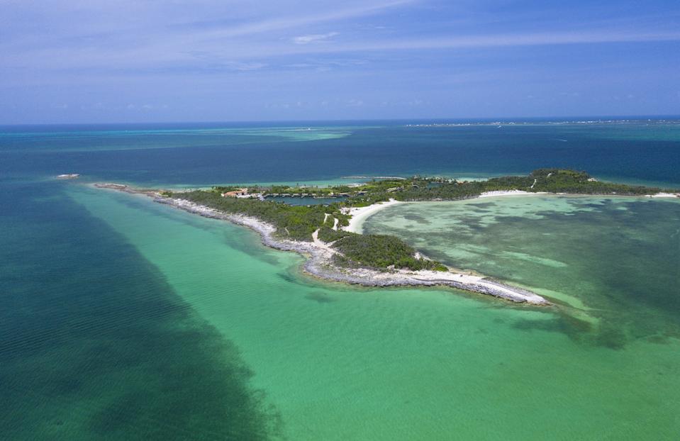 Montage Cay is remote yet easily accessible as it is located less than one mile off the coast of Marsh Harbour.