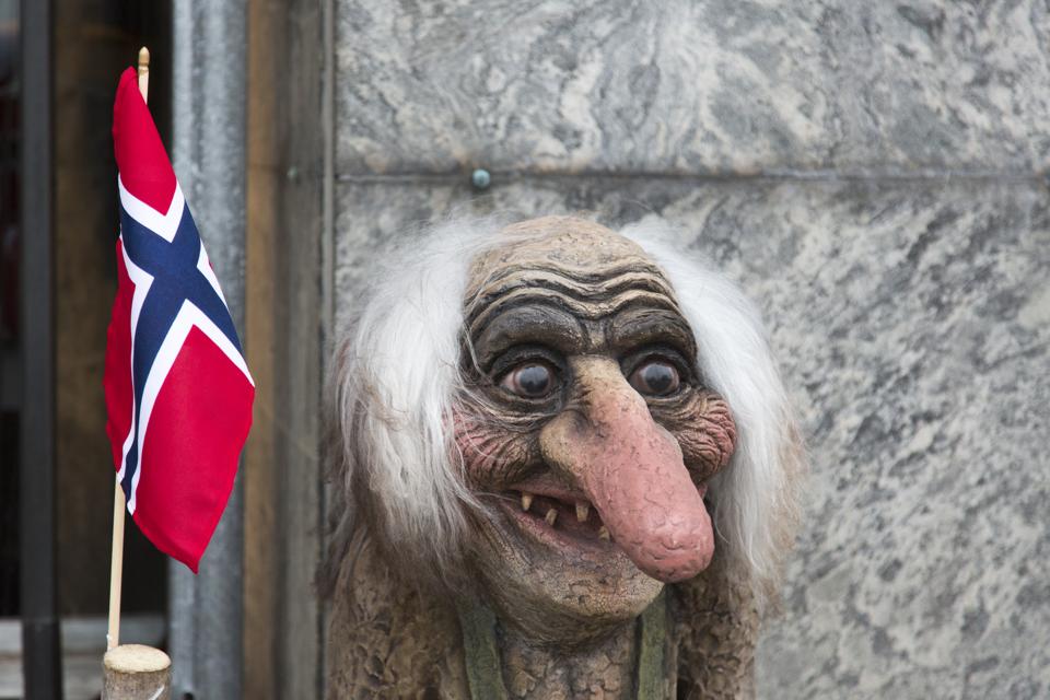 Troll mit norwegischer Fahne