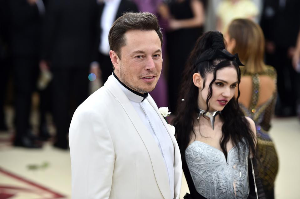 Grimes And Elon Musk S Awkward Twitter Exchange Was Terribly Timed Grimes And Elon Musk S Awkward Twitter Exchange Was Terribly Timed
