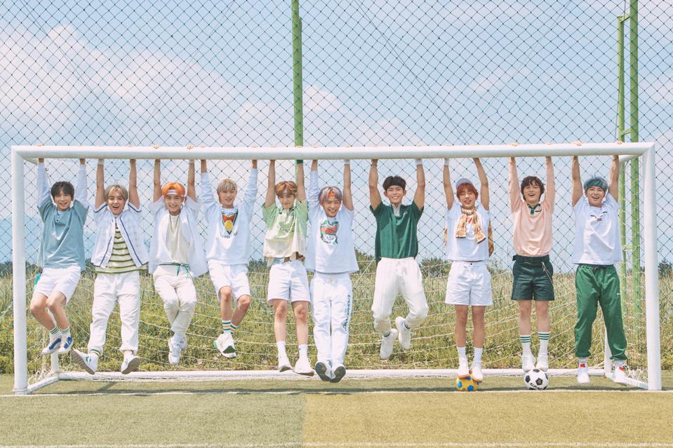 K-pop group TOO form South Korea 'Running Toogether' album jacket official OT10 members