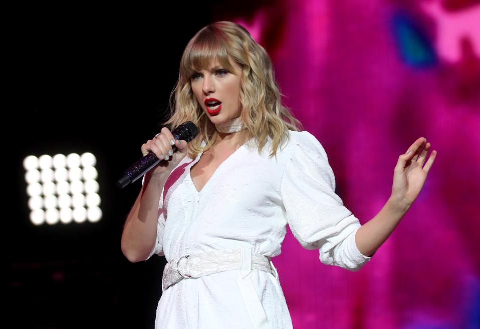 Taylor Swift S Folklore Is The Fastest Album Of 2020 To Sell 1 Million Units In The U S